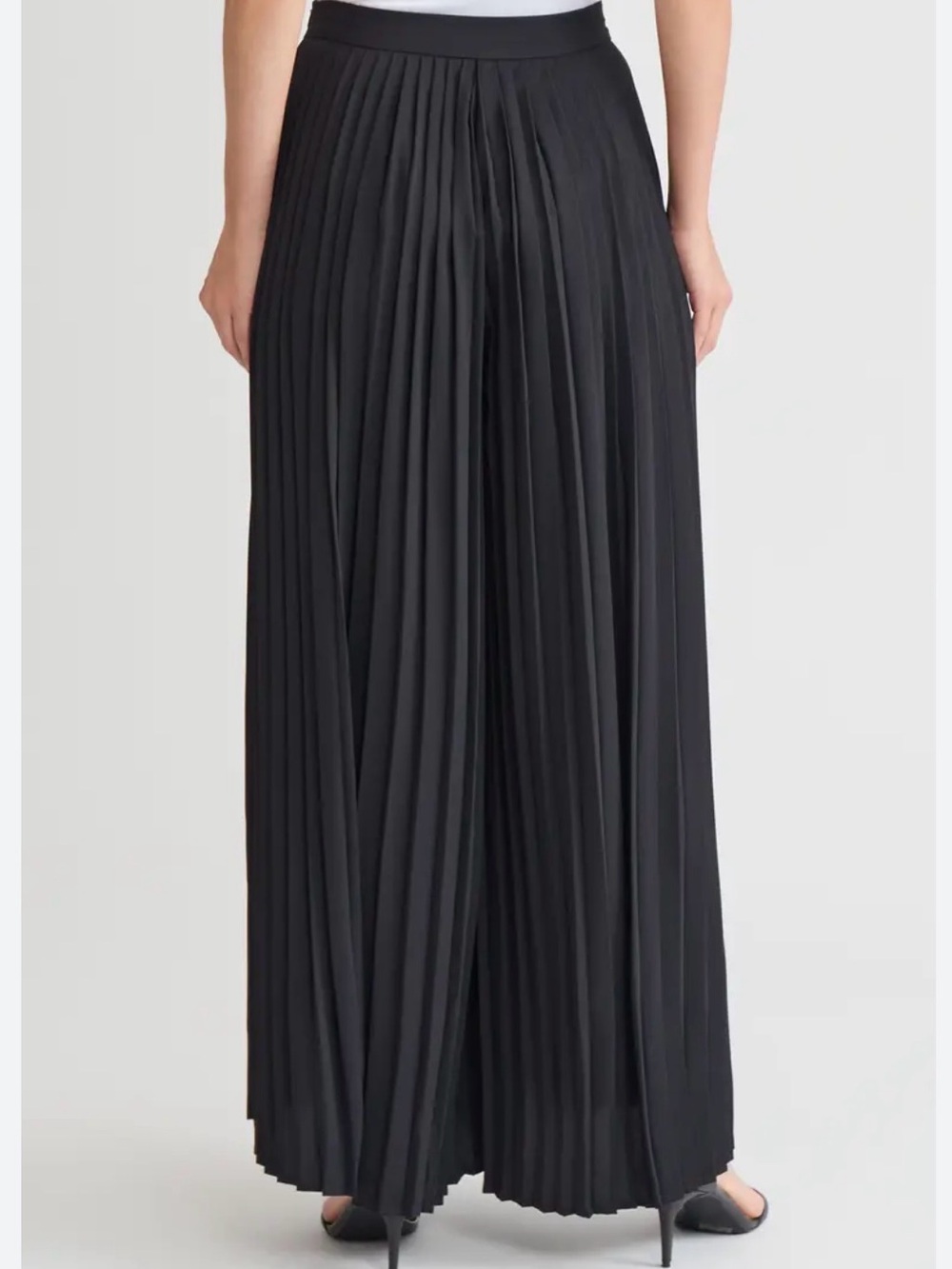 Bar 111 Black Pleated Maxi 
pants with Elastic Waist